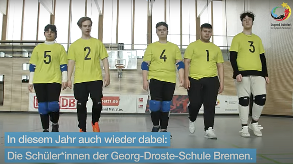 Das Team der GDS in gelben Trikots (von links nach rechts): Alaa, Thoraik, Rahled, Akram und Jason.