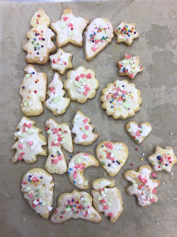 Plätzchen mit bunter Dekorierung